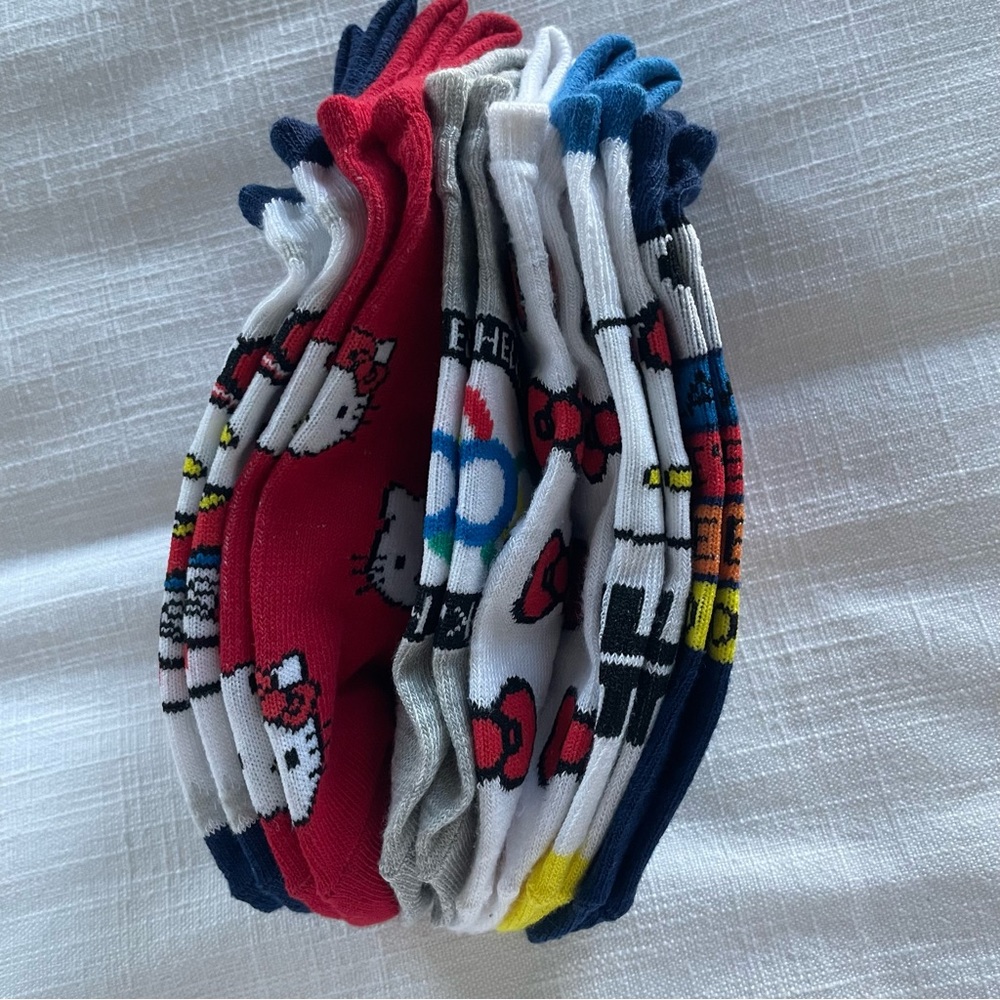 Hello Kitty Socks - Picture 3 of 9